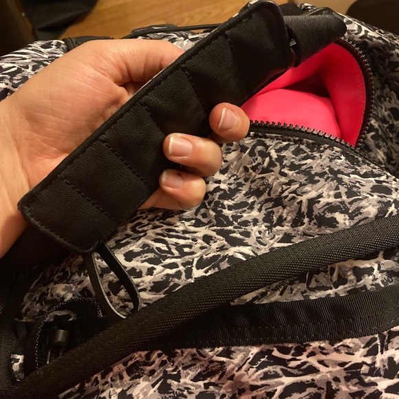 Lululemon Run Ways Duffel - Picture 6 of 8